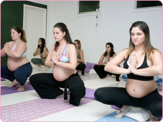 NamaskarYoga-- Postura que fortalece o assoalho pélvico, períneo, pernas, e traz concentração: Malasana (Cócoras) - foto: Loraine Prokisch