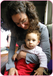 Mônica Lopes Stange, 32, mãe de Olivia (3) e Estela (10 meses)