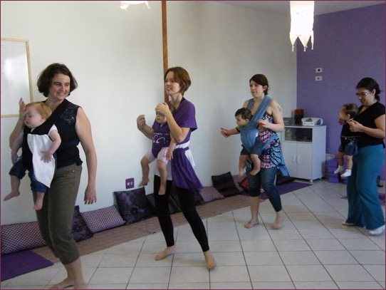 Aulas de Materedança para mães c bebês na Namaskar Yoga - informações: 3345 2680