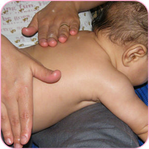 Foto: Adriana Vieia -- Namaskar Yoga, Benefícios da massagem para o bebê: