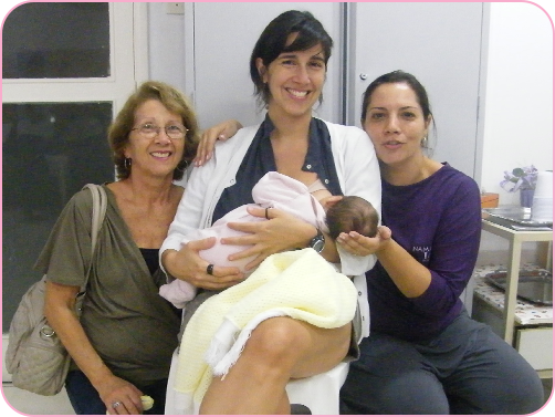 NamaskarYoga - Dilza (avó materna), Giselle com Nina, Adriana Vieira (instrutora de yoga e doula)